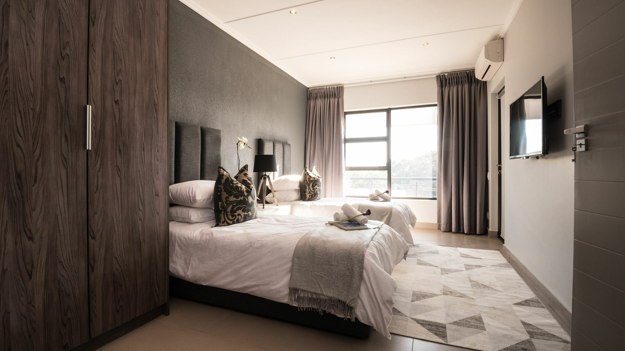 Odyssey Luxury Apartments - Back Up Generator Йоханнесбург Экстерьер фото